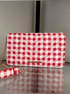 Red Gingham Quilted Crossbody Bag with Gold Chain - Unknown Brand